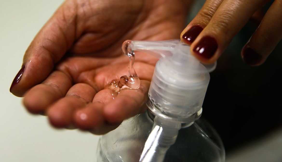 Coronavírus aumenta a demanda por álcool em gel