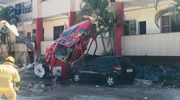 Segundo as primeiras informações, não há vítimas fatais na ocorrência, que está sendo atendida pelo Corpo de Bombeiros do Distrito Federal