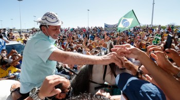 Nas redes sociais, Bolsonaro compartilhou imagens da visita a São Raimundo Nonato, no Piauí, e da chegada a Campo Alegre de Lourdes, na Bahia