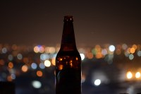 Vai faltar até cerveja? Com pandemia, fabricantes estão ficando sem garrafas