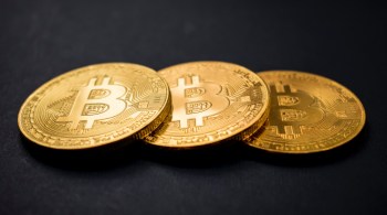 Não há consenso no mercado sobre o motivo da queda tão acentuada do bitcoin no fim de semana