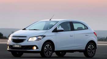 A Chevrolet ainda conseguiu outro membro da família Onix no top 3 de vendas: o Onix Plus, versão sedan do modelo líder de mercado