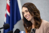 Governo de Jacinda Ardern deu exemplos positivos ao mundo; entenda