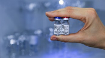 Rússia anunciou em agosto a primeira vacina para Covid-19 aprovada para uso público