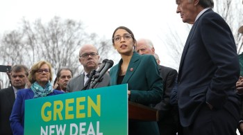 Congressistas devem se reunir com Haddad, Padilha, Celso Amorim e representantes de movimentos sociais; deputada Ocasio-Cortez faz parte da comitiva