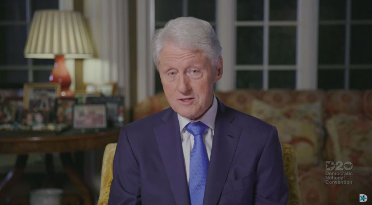 Ex-presidente Bill Clinton está internado em decorrência de uma infecção no trato urinário que atingiu a corrente sanguínea