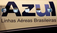 Azul antecipa fim de acordo de redução de jornada com aeronautas