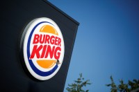 Ações da dona do Burger King disparam após cancelamento da compra da Domino’s