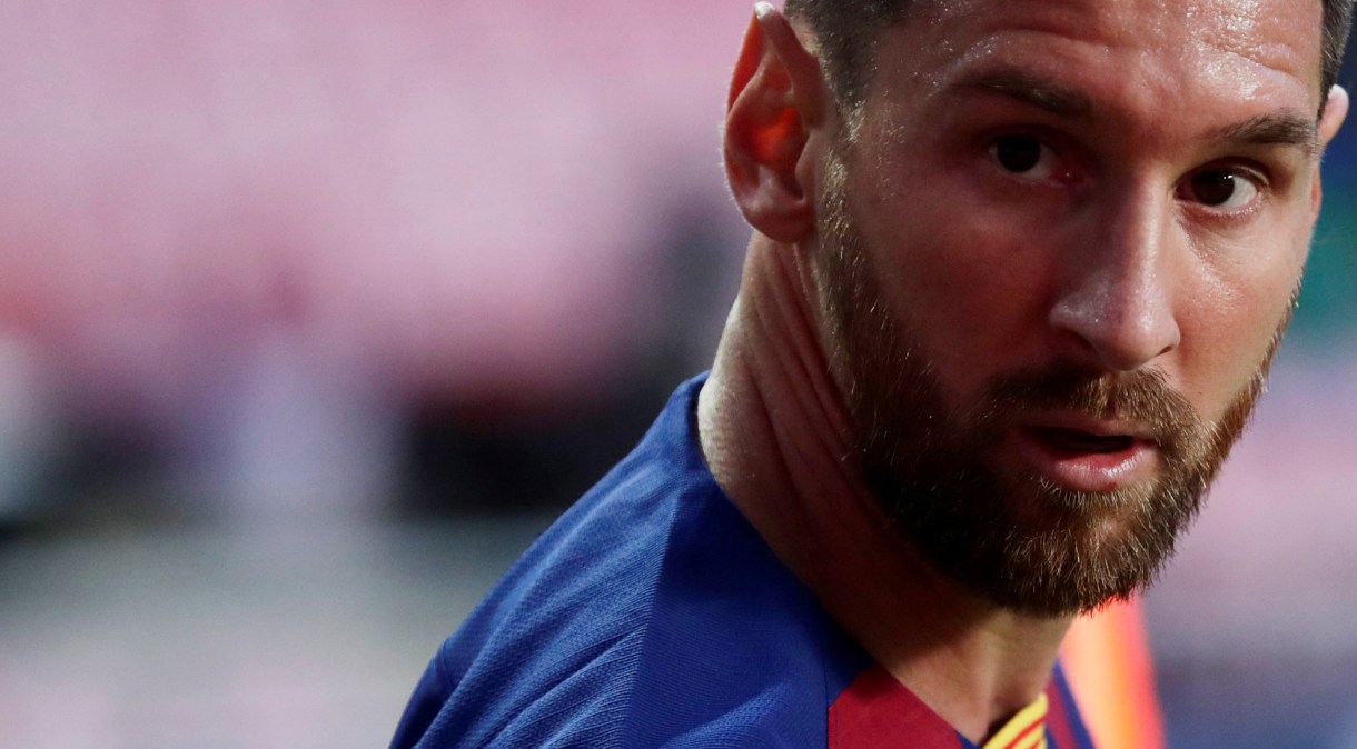 Messi teria conversado por telefone com Pep Guardiola na semana passada para discutir uma possível transferência ao City