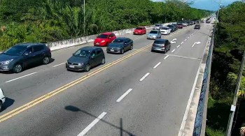 Imigrantes registrou tráfego congestionado no sentido litoral, do km 31 ao 32, na manhã deste sábado