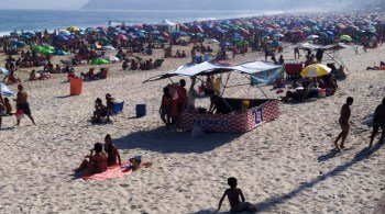 Em locais famosos, como Copacabana, Ipanema e Barra da Tijuca, as praias estavam lotadas de pessoas neste domingo (6)