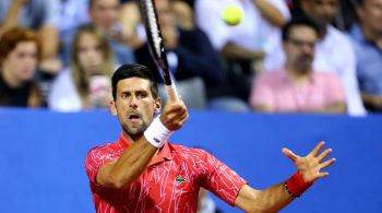 Grupo de fãs do tenista acusaram juíza de ter simulado lesão que culminou na eliminação do sérvio do US Open. Djokovic disse que "ela não fez nada errado"
