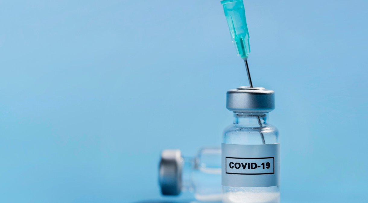 Vacina contra a Covid-19 é promessa das farmacêuticas