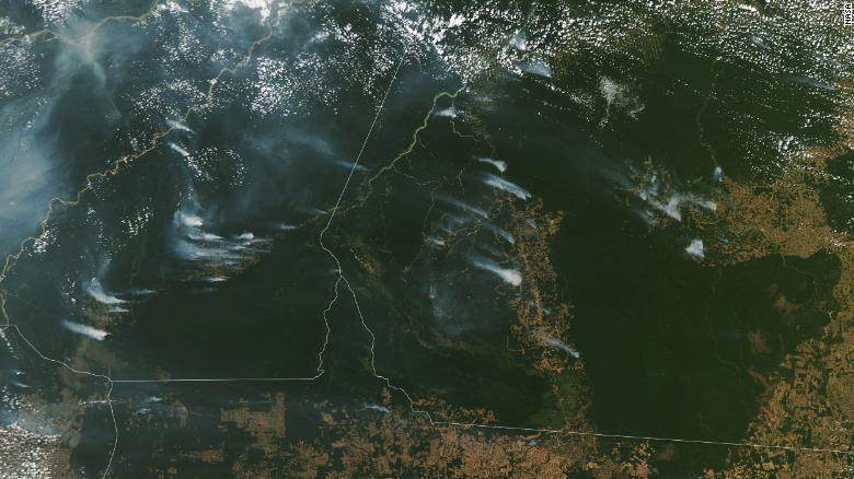 Satélite da Nasa mostra fumaça de incêndios na Amazônia em 1º de agosto: europeus pressionam Brasil