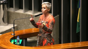 Ex-deputada é acusada de envolvimento em desvios de mais de R$ 30 milhões, entre 2013 e 2018, em contratos de assistência social do Rio