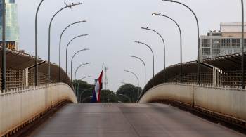 Apenas paraguaios ou residentes poderão entrar no país. A Ponte da Amizade, na fronteira com Foz do Iguaçu (PR), também foi fechada.