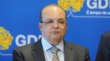 Em nota assinada por seus advogados de defesa, foi informado que o governador afastado deve ir até a sede da PF em Brasília "para que se cumpra na íntegra a decisão do ministro Alexandre de Moraes".