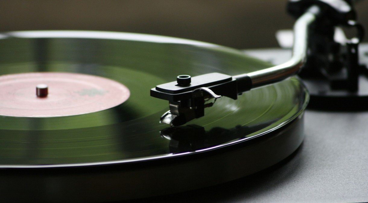 Em 2023, 6,1 milhões de discos de vinil foram vendidos em território britânico, o maior número desde 1990