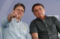 Tarcísio de Freitas vê com cautela “herança política” de Jair Bolsonaro