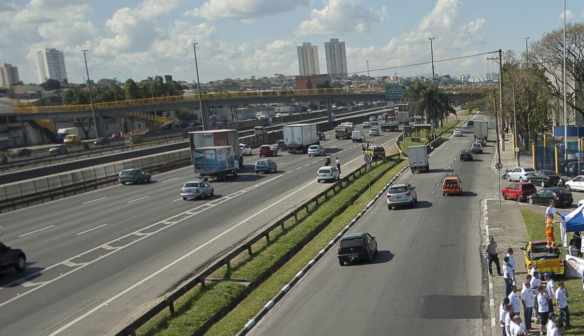 Trecho da Via Dutra no Rio de Janeiro: rodovia é a principal ligação entre o estado e São Paulo