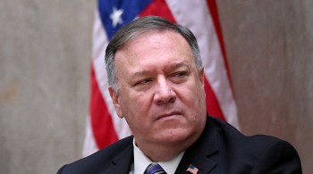 Secretário de Estado dos EUA apontou riscos de segurança na relação do Brasil com Pequim. Em resposta, embaixada acusou Washington de 'hipocrisia'