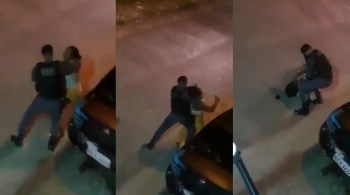 Policial militar dá rasteira e depois prende a mulher pelo pescoço e a derruba no chão