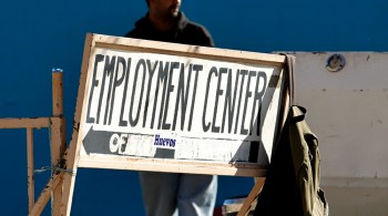 A economia dos EUA criou apenas 266 mil vagas de trabalho no mês passado depois de abrir 770 mil em março