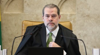 Ministro Dias Toffoli mandou a Procuradoria-Geral da República se manifestar em ação de Flávio Bolsonaro contra Ivan Valente (PSOL-SP)