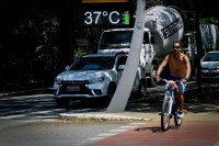 Ao longo da semana, temperaturas vão alcançar a casa dos 30ºC no Sudeste, diz meteorologista