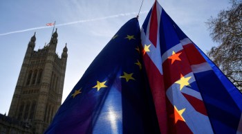 O pacto não chega a reconectar a cidade de Londres ao bloco após o processo do Brexit, afirma os dois países 