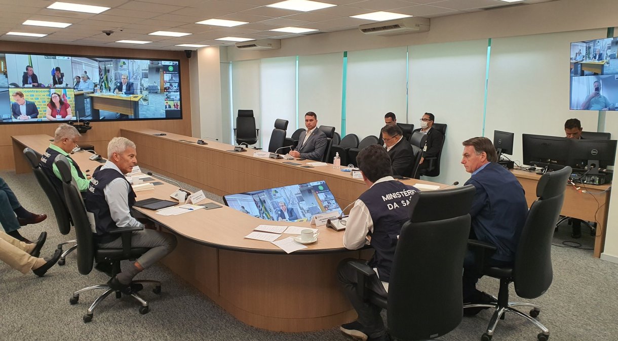 Mandetta e Bolsonaro se reuniram, por videoconferência, com prefeitos de capitais brasileiras para discutir ações contra o coronavírus