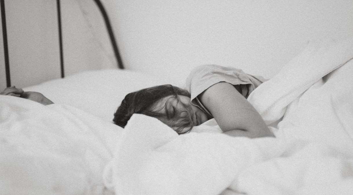 Apneia do sono é distúrbio do sono em que a pessoa para de respirar por 10 segundos