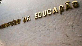 MEC informou que é inconstitucional a exigência de cartão de vacina como pré-requisito ao retorno às atividades presenciais