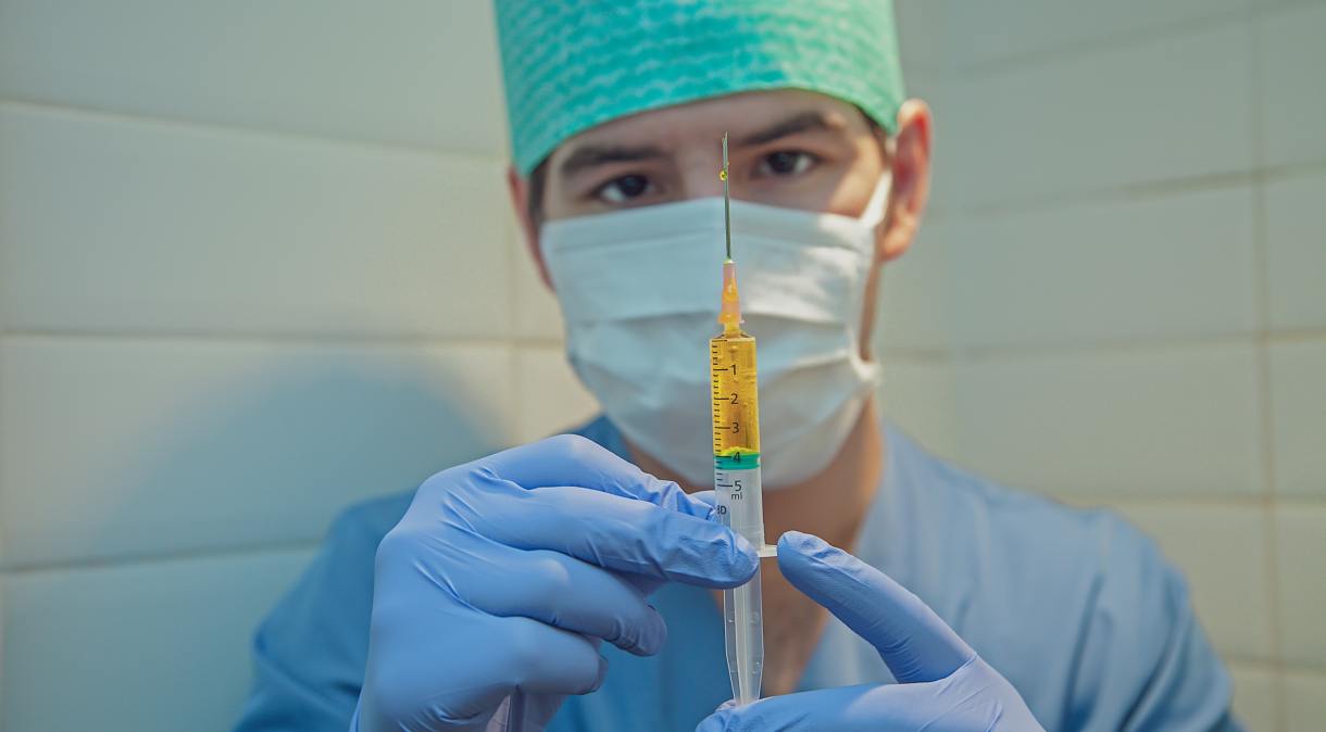 Laboratórios de todo mundo estão em busca da vacina da Covid-19