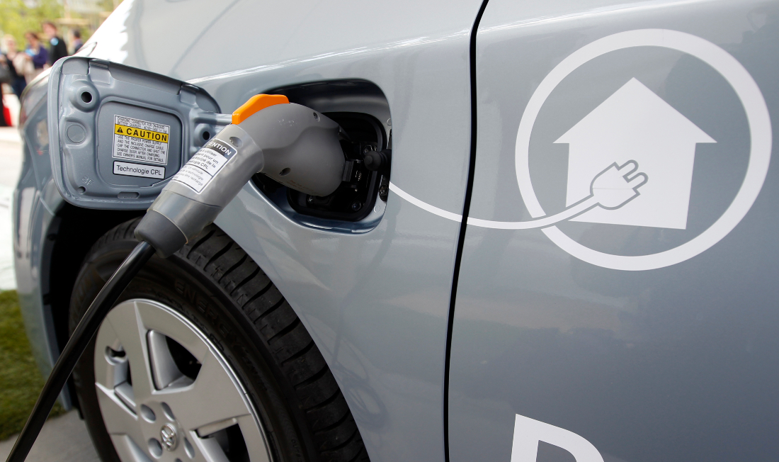 O presidente-executivo da Toyota, Akio Toyoda, disse, durante uma coletiva de imprensa em Tóquio, que sua empresa ainda busca uma estratégia multifacetada de redução de carbono, que também inclui carros híbridos e veículos movidos a hidrogênio.