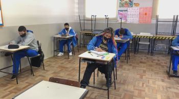 Falhas vão desde casos de Covid-19 sem a suspensão das aulas presenciais até a falta de testes e materiais de proteção individual