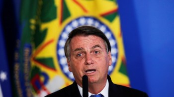 Presidente voltou a criticar governador paulista por defender vacinação obrigatória contra Covid-19
