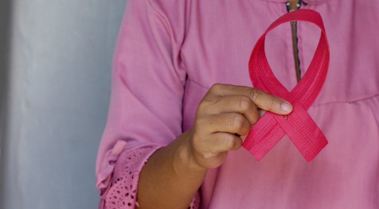 Outubro Rosa: câncer de mama pode trazer, além de tudo, problemas financeiros