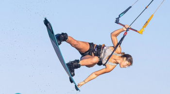 Atleta brasileira Mikaili Sol é tricampeã mundial de kitesurf