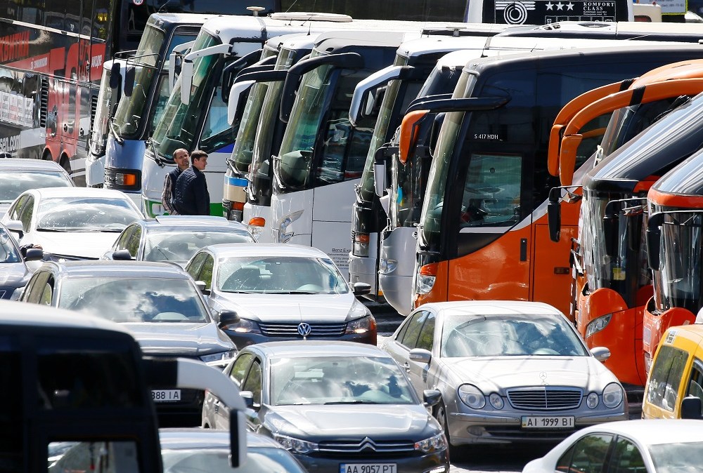 Carros e ônibus em cidade: Blablacar quer recuperar crescimento anterior à pandemia