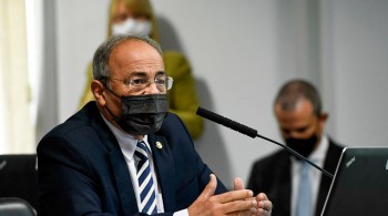 Senador conta com especial prestígio junto ao Planalto: desde o ano passado, abriga em seu gabinete o primo dos filhos de Bolsonaro, Léo Índio