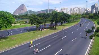 Com circulação livre, aterro do Flamengo atrai pessoas de outras regiões