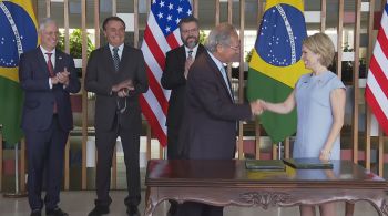 O acordo simboliza mais um passo de aproximação entre Bolsonaro e Trump, e acontece um dia após representantes dos países assinarem outro documento