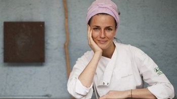 Ela fala sobre as barreiras que mulheres enfrentam no mundo da gastronomia e a importância da sustentabilidade na cozinha