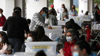 Até as 22h43, país contabilizava 82,25% das urnas apuradas, com 78,17% dos votos válidos a favor da nova Carta Magna e 21,83% contra