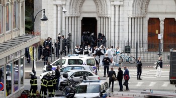 Três pessoas foram mortas dentro de basílica no sul do país