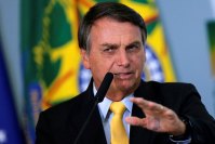 Não precisamos, mas podemos jogar fora das quatro linhas da Constituição, diz Bolsonaro