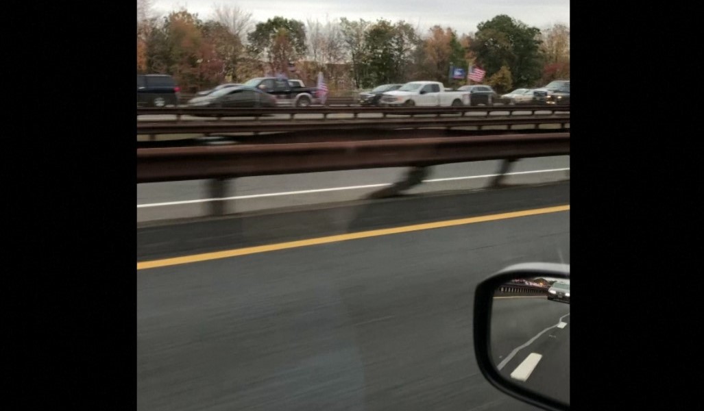 Apoiadores de Trump bloqueiam trânsito em rodovia de New Jersey
