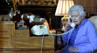 Rainha Elizabeth II cancela viagem após ser aconselhada a descansar