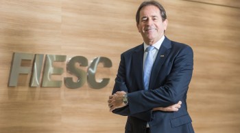 Em entrevista à CNN, Mario Cezar de Aguiar, presidente da Fiesc, diz que as companhias não dispõem de estrutura econômica para lidar com a paralisação
